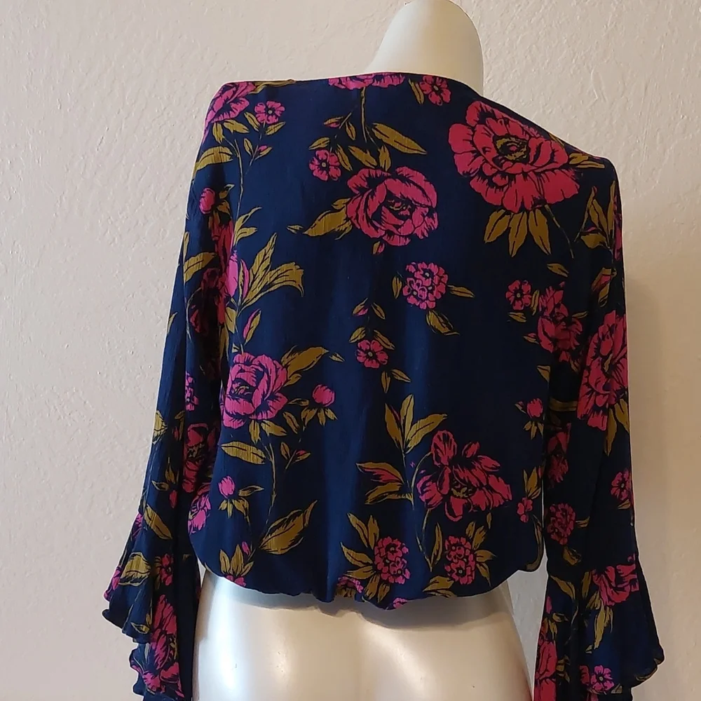 Express top. Very feminine blue floral. Size S/P. Pre-owned, very gently used. - Picture 4 of 5